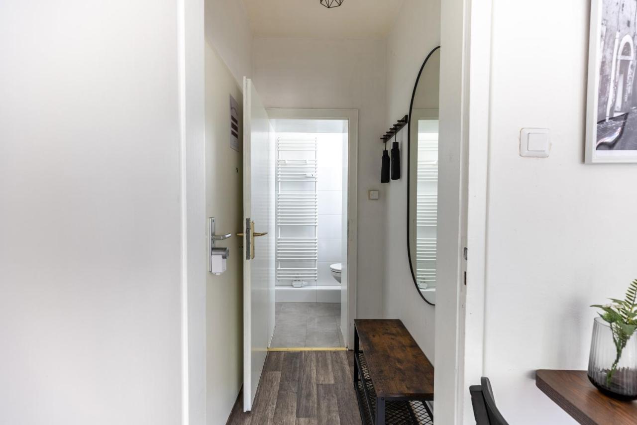 Appartamento Perfekt Fuer 2! Wifi/ Netflix Duisburgo Esterno foto