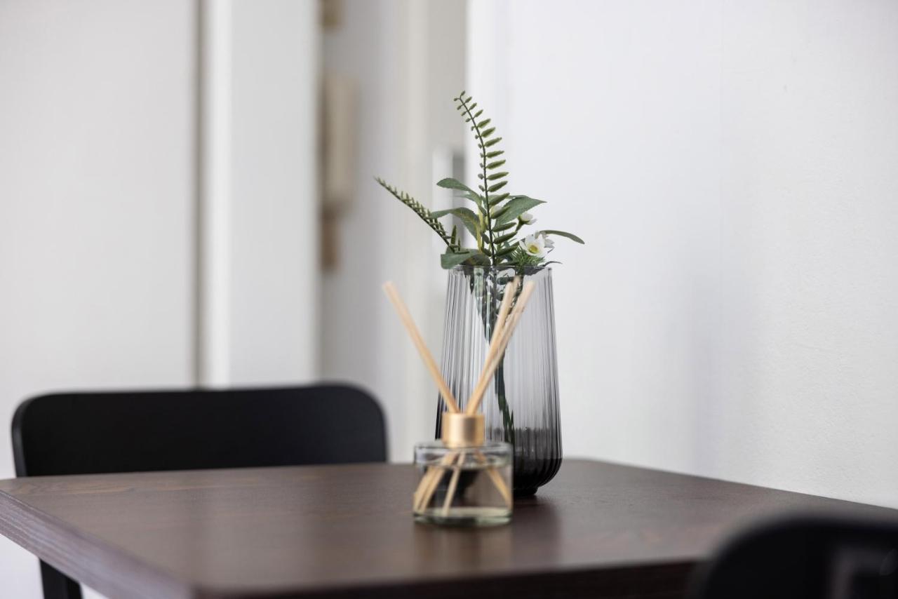 Appartamento Perfekt Fuer 2! Wifi/ Netflix Duisburgo Esterno foto